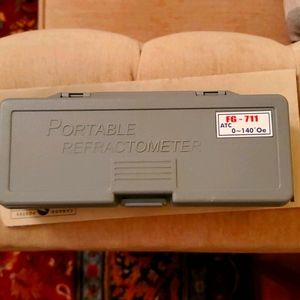 Portable Refractometer ATC FG711